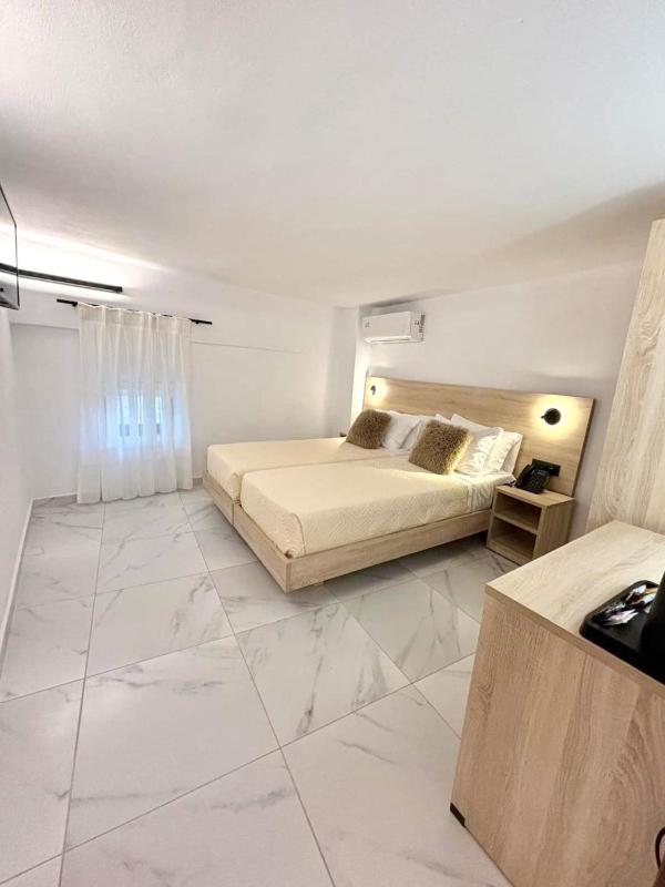 Twin Room image 2