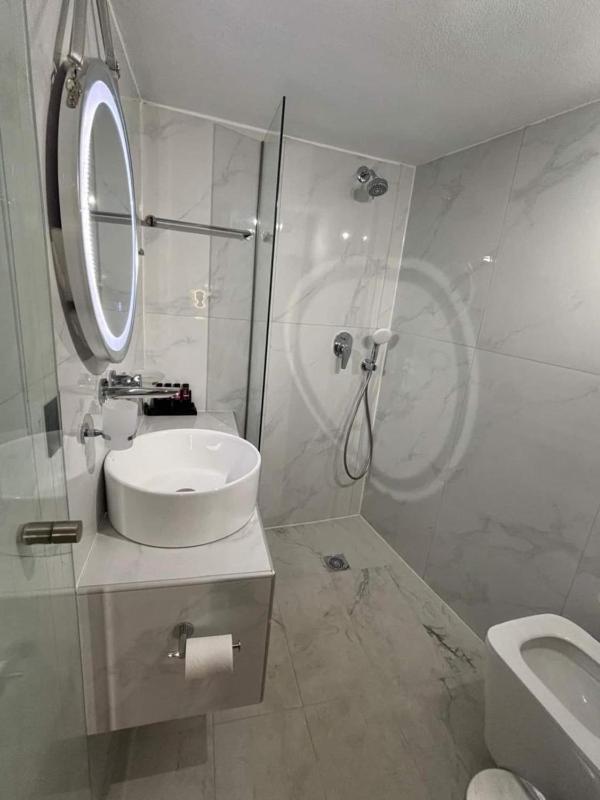 Twin Room image 1