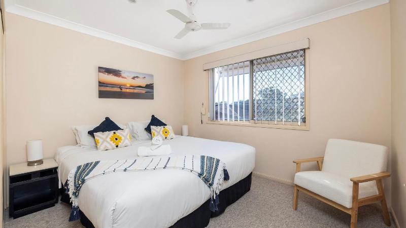 Shoal Bay Townhouse with Spa - image 24