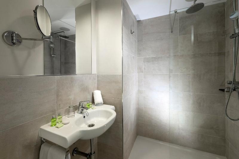 One-Bedroom Apartment image 1