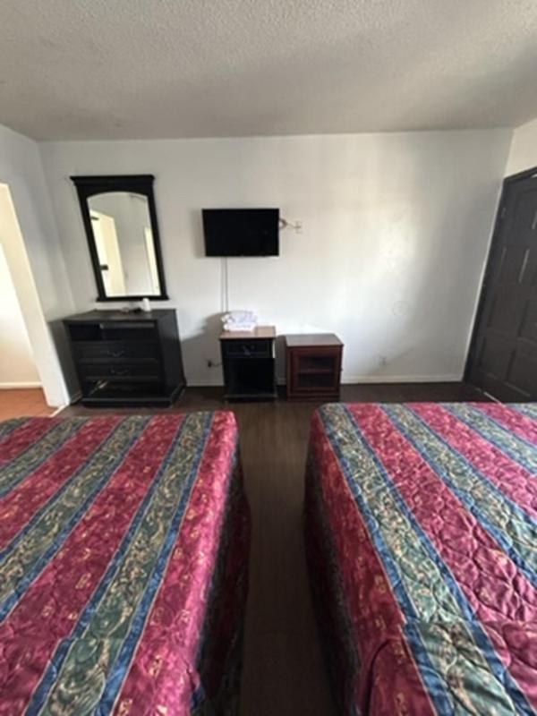 Quadruple Room with Bathroom image 3