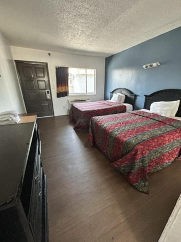 Quadruple Room with Bathroom image 2
