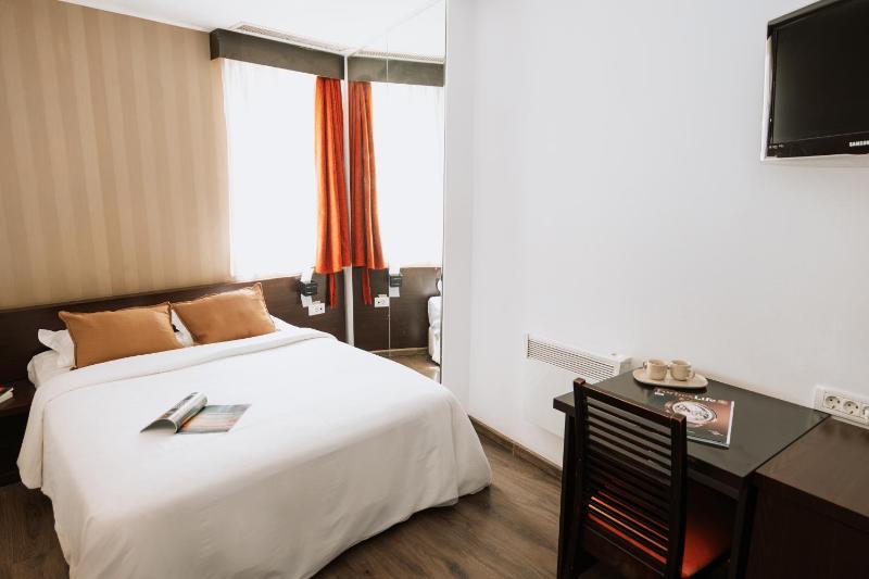 Standard Double Room image 4
