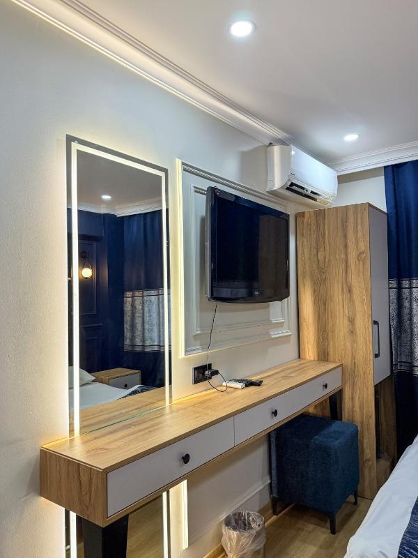Standard Double Room image 4