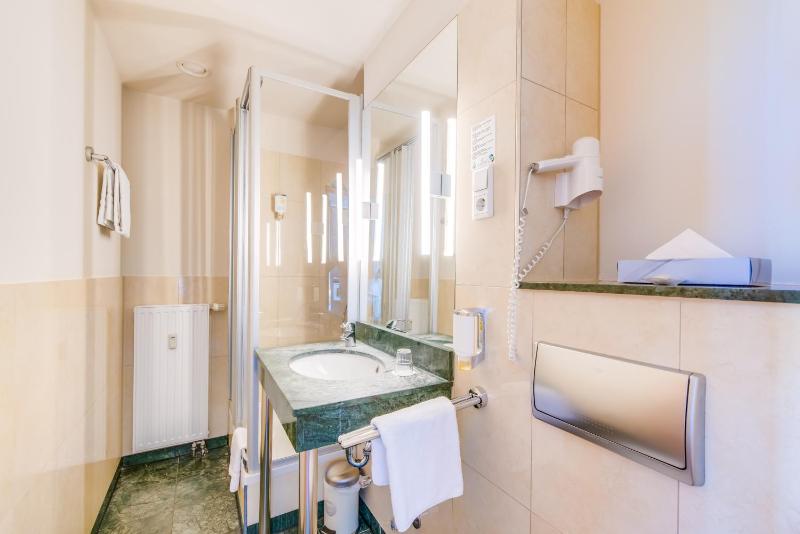 Single Room with Terrace image 4