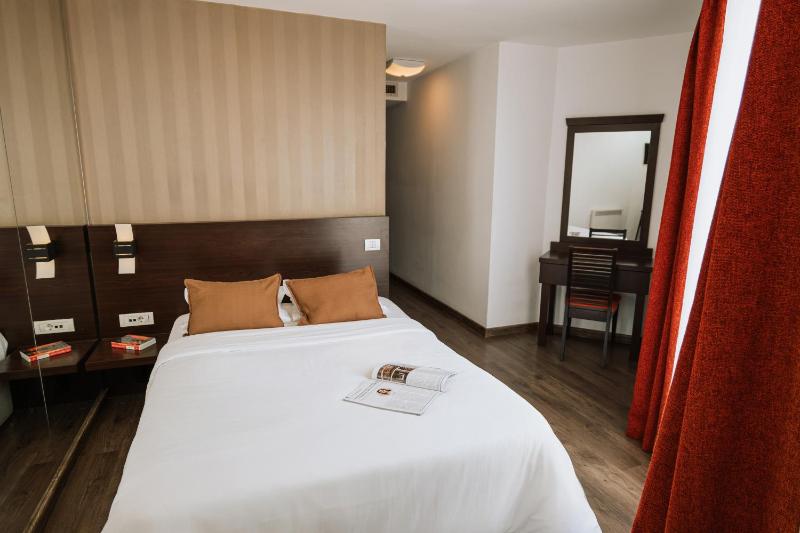 Double Room with Terrace image 4