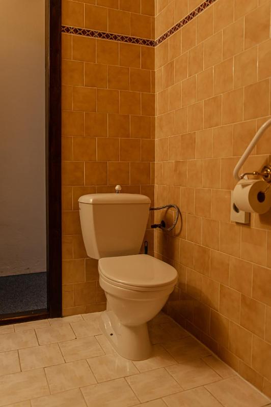 One-Bedroom Apartment image 3