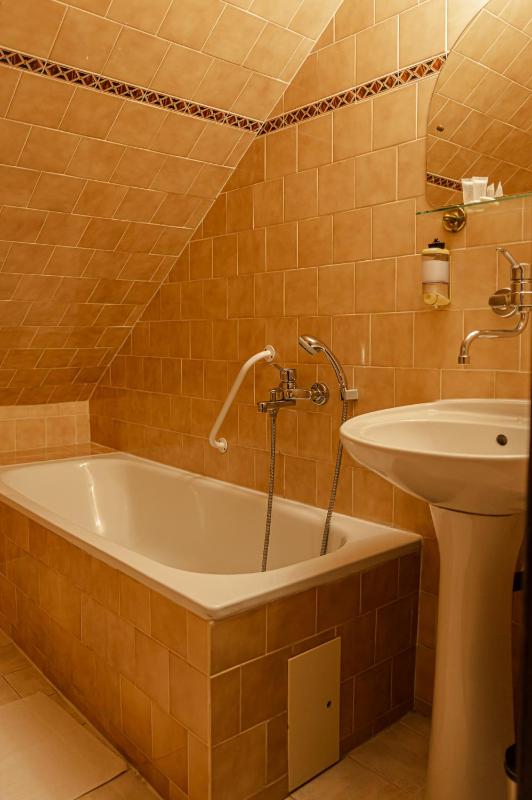 One-Bedroom Apartment image 2