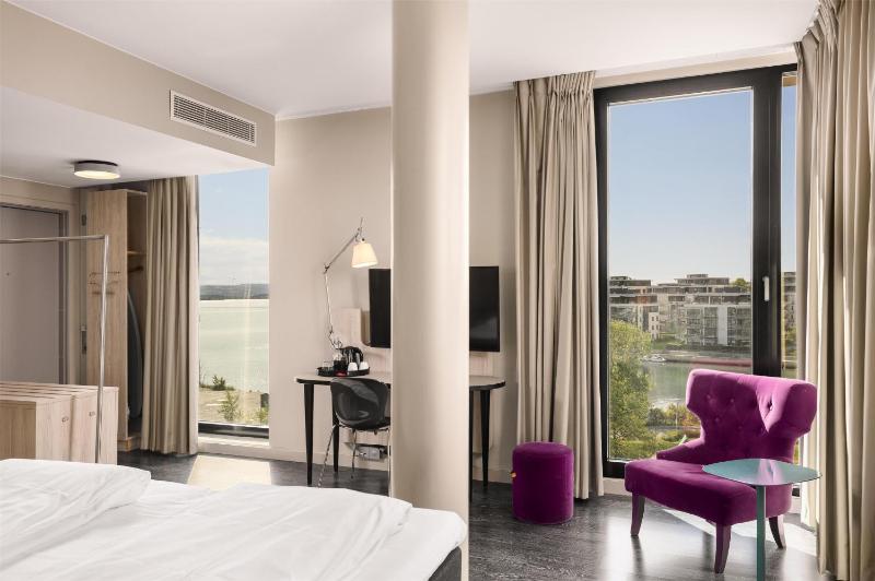 Superior Twin Room image 1