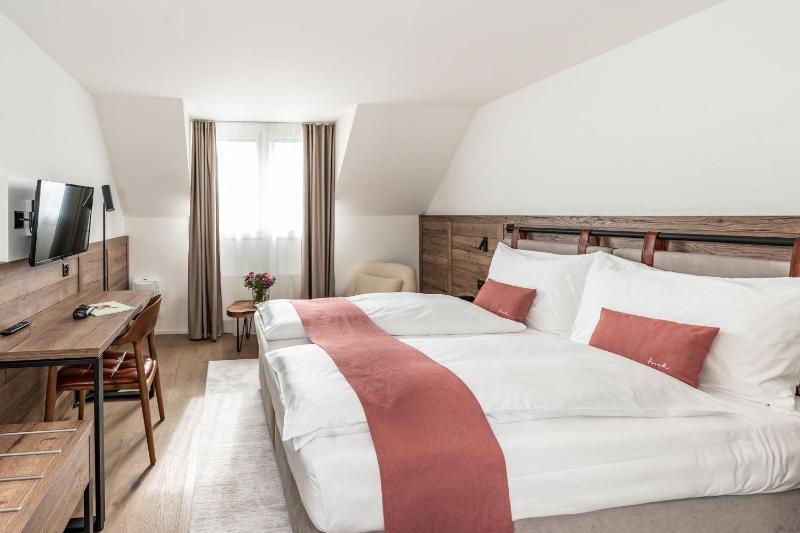 Double Room image 1