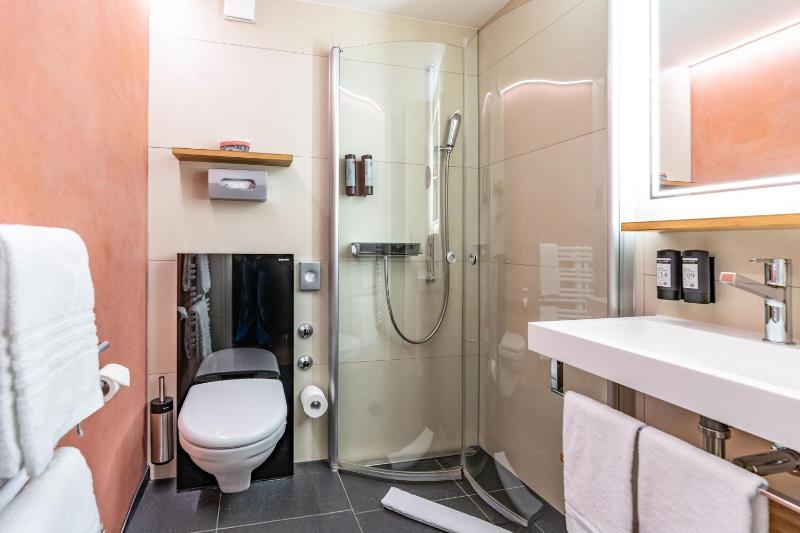 Small Single Room image 3