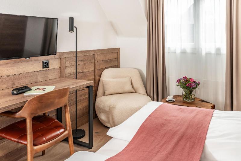 Double Room image 4