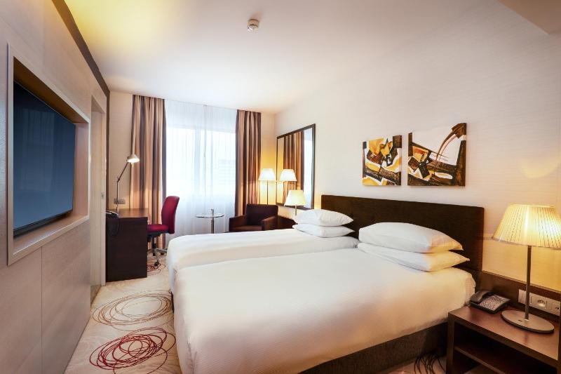 Deluxe Twin Room image 1