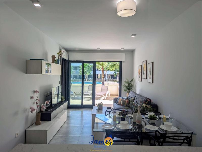 Alfredsi Luxury Poolside Retreat Apt Duly11 - image 2