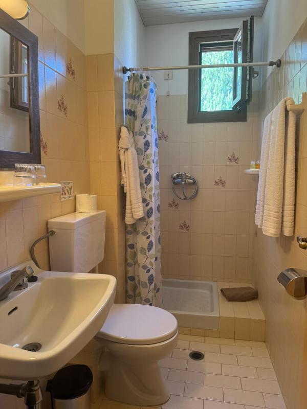Twin Room with Balcony image 1