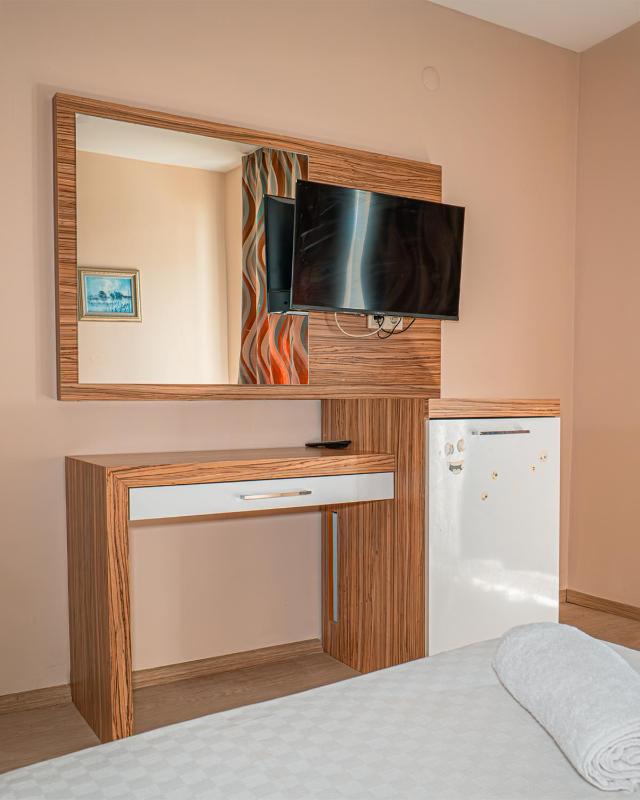 Family Room image 2