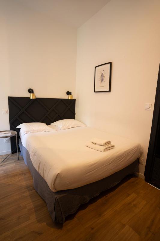 Standard Double Room image 2