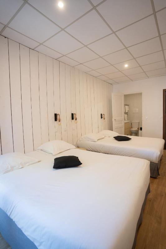 Superior Quadruple Room image 3