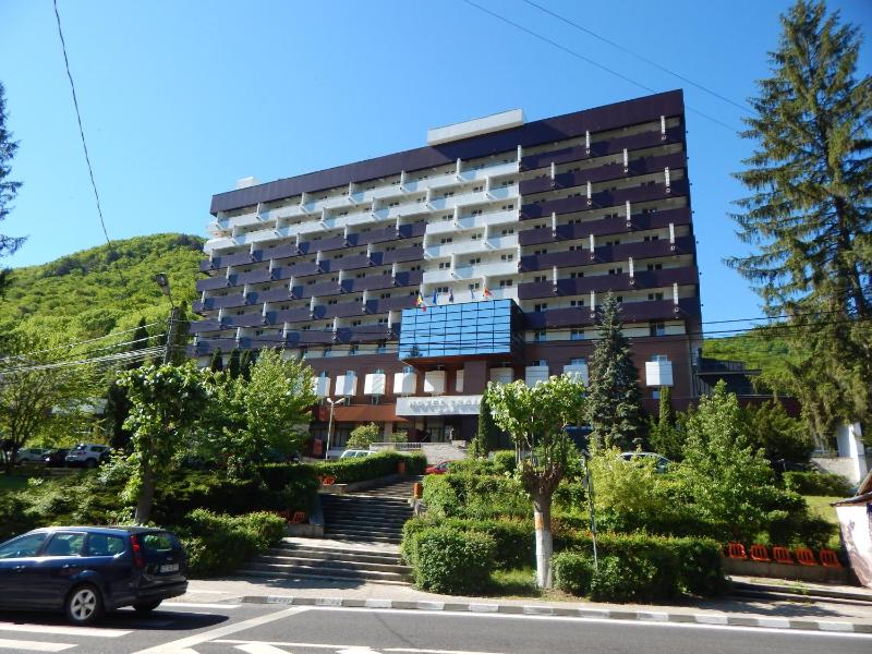 Standard Double or Twin Room with Balcony image 3