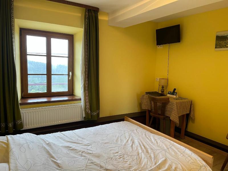 Double Room image 3