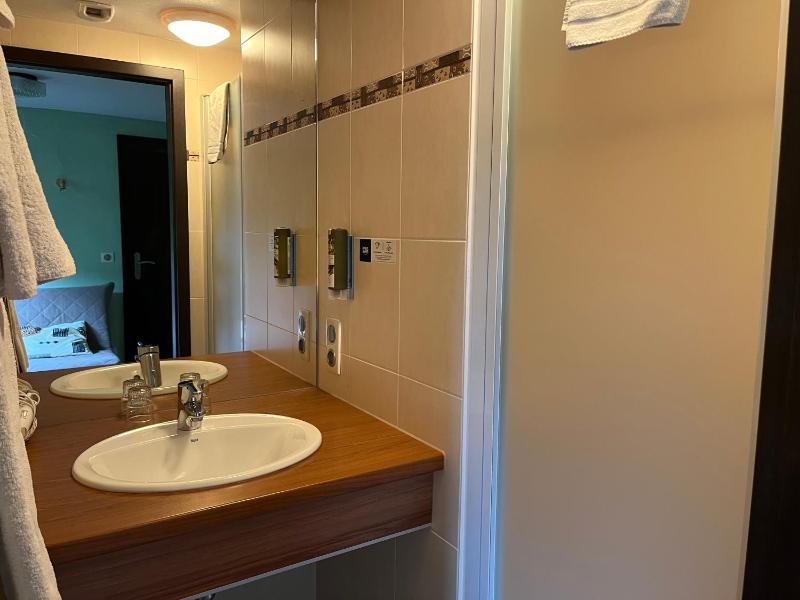 Double Room image 4