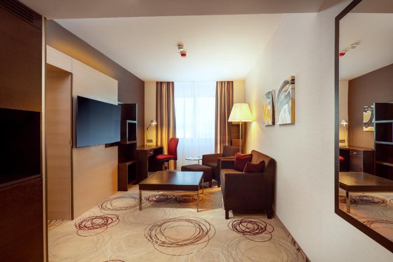 King Suite - Accessible image 2
