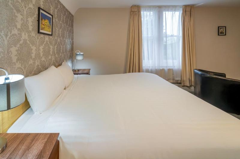 Standard Twin Room image 2