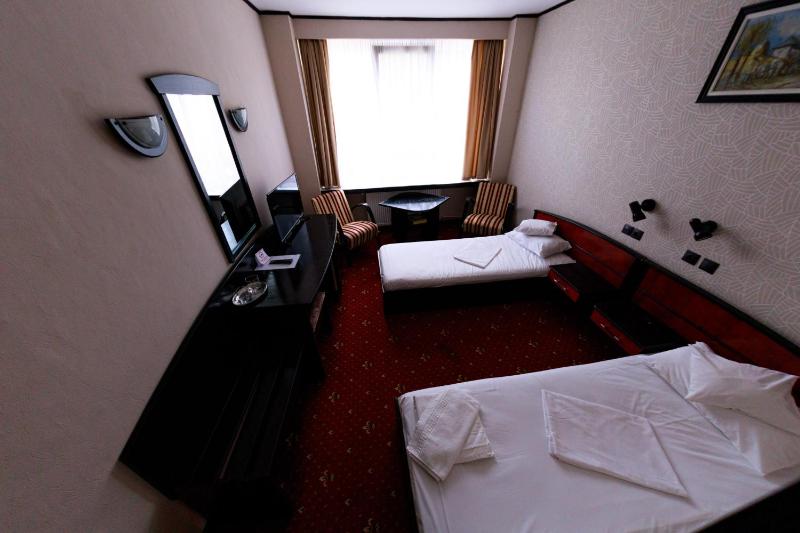 Economy Double Room image 3