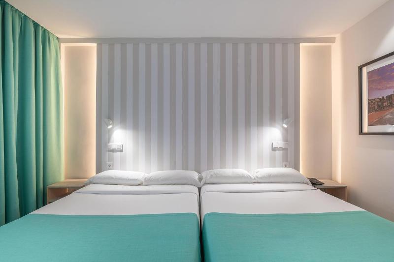 Double or Twin Room (2 Adults + 1 Child) image 4