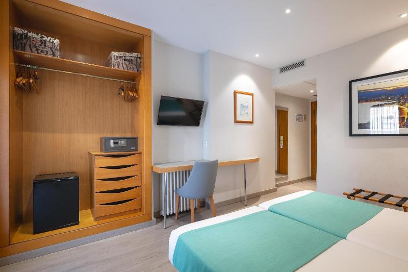 Double or Twin Room (1 Adult) image 4