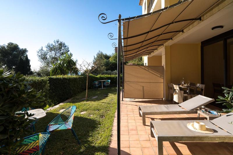Apartment (4 Adults) - Ground Floor with Sea View image 3