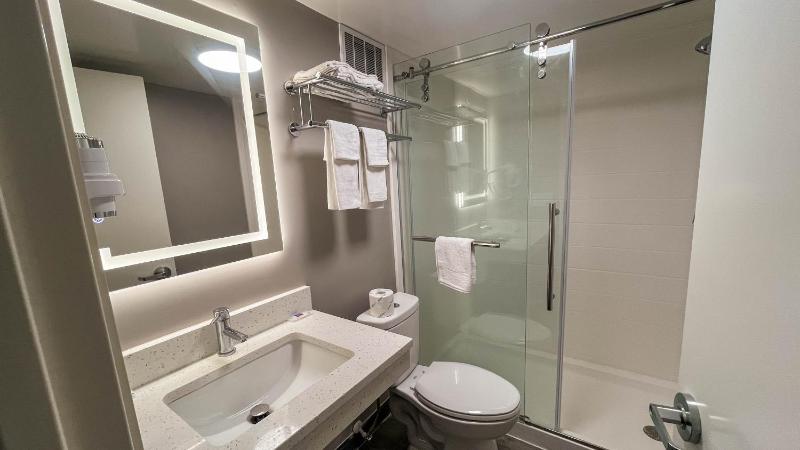 Queen Room with Two Queen Beds - Disability Access - Roll In Shower image 2