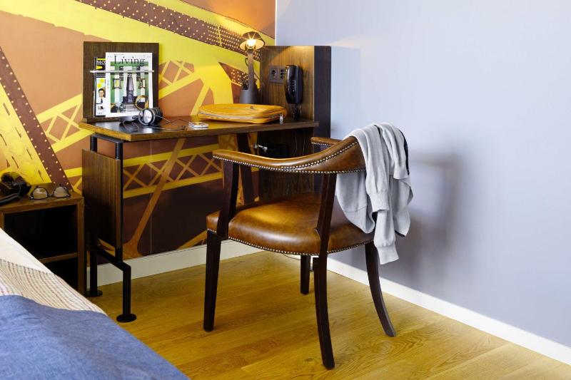 Standard Twin Room image 3