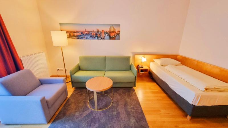 Large Single Room image 3