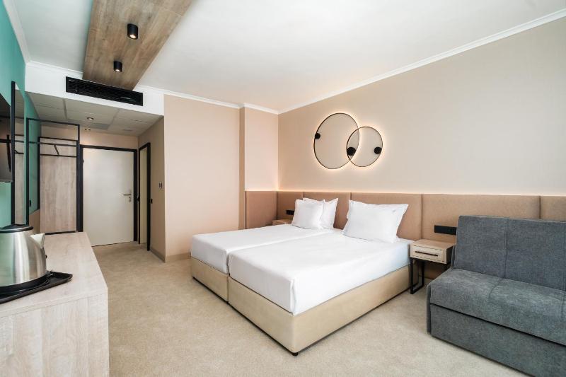 Deluxe Room with Sea View image 1