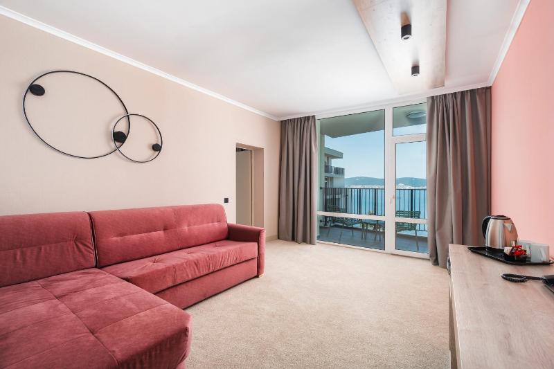 Suite with Sea View image 2
