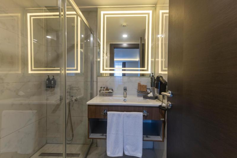 Executive Suite image 3