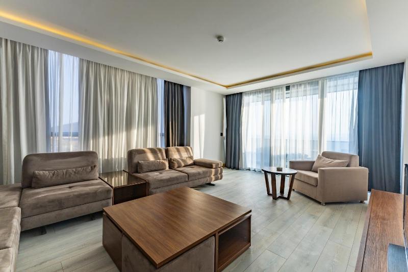 Executive Suite image 4