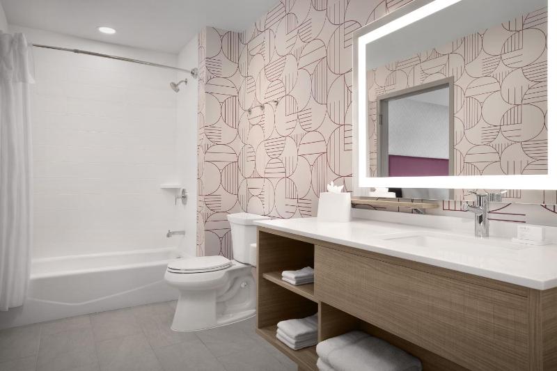 One-Bedroom King Suite image 3