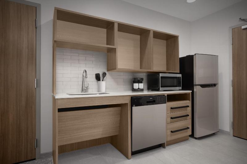 King Studio Suite with Tub - Mobility/Hearing Accessible image 3