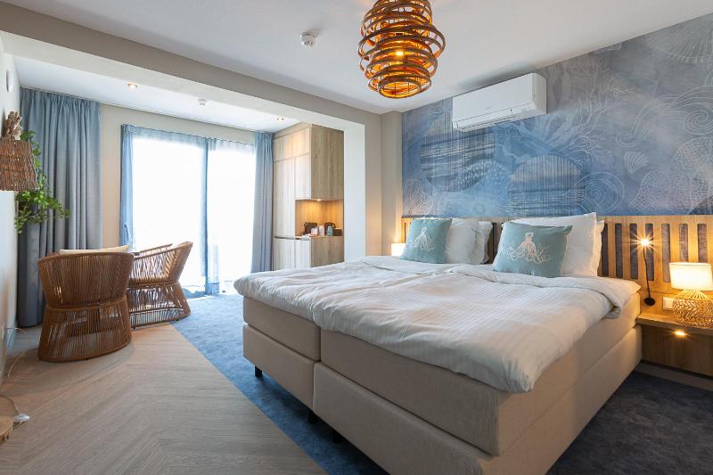 Twin Room with sea view, terrace and wheelchair accessible image 1