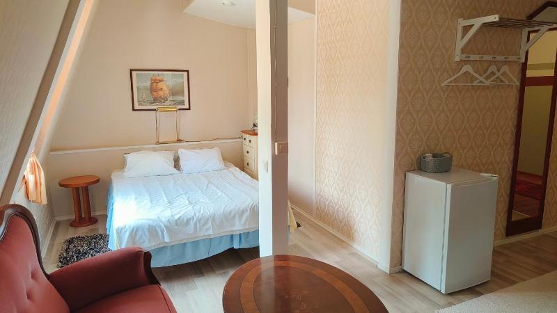 Double Room image 4