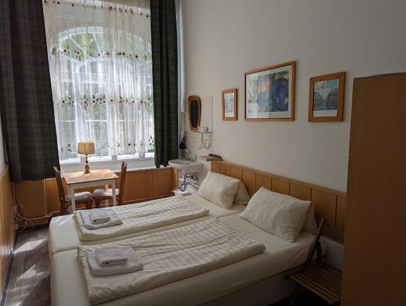 Double Room with Shared Bathroom image 3