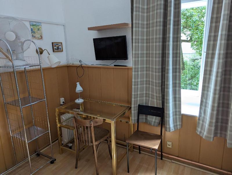 Single Room image 4