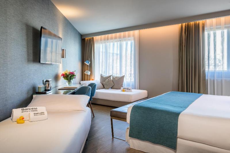 Family Room (3 Adults + 2 Children) image 3