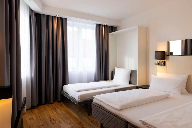 Standard Family Room image 4