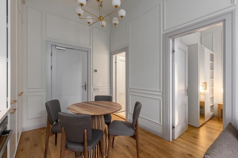 Roze Center Apartments - image 5