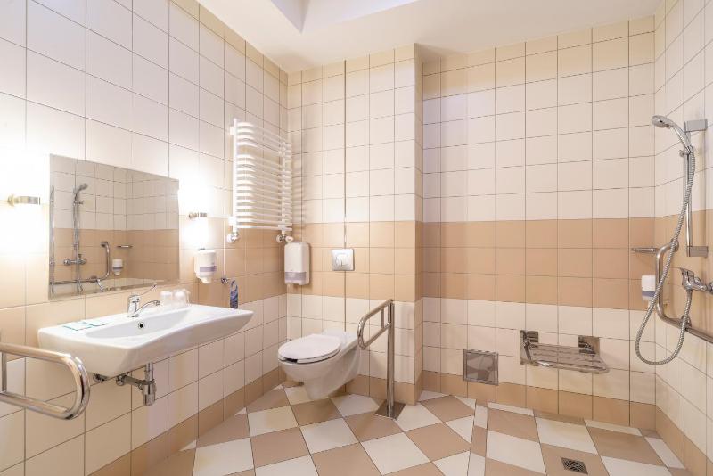 Twin Room image 1