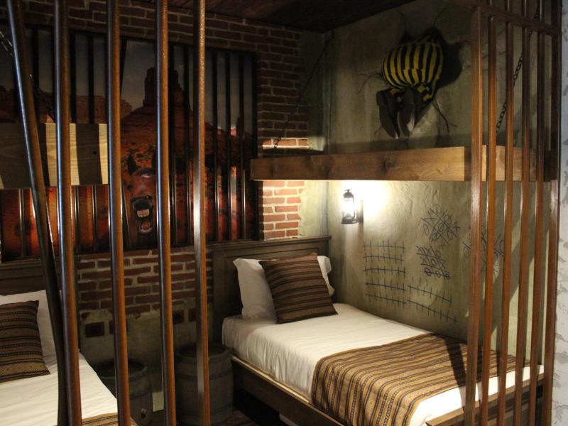 Wild West Standard Room image 3