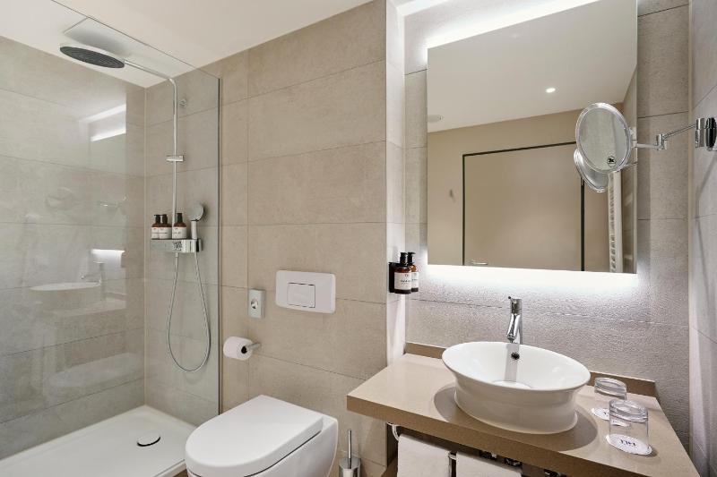 Standard Room with Extra Bed image 4